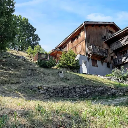 Chalet Chaleureux à Avec Vue Sur La Montagne